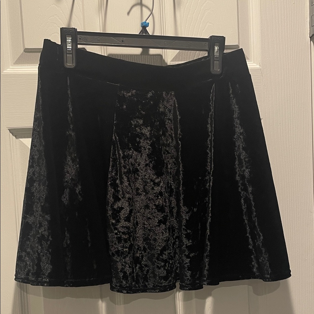 Elegant Black Velvet Skater Skirt - Picture 4 of 4